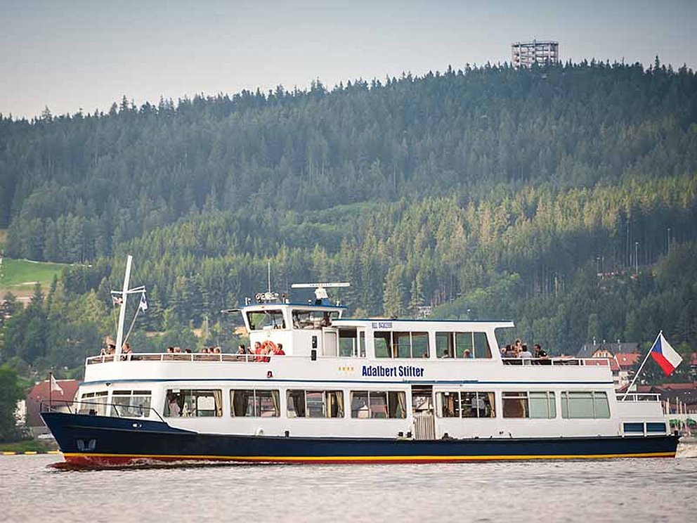 Schiff Lipno Line am Moldau Stausee