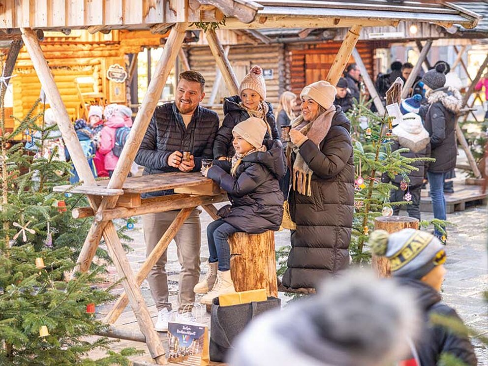 Punsch und Tee genießen am Welser Adventmarkt