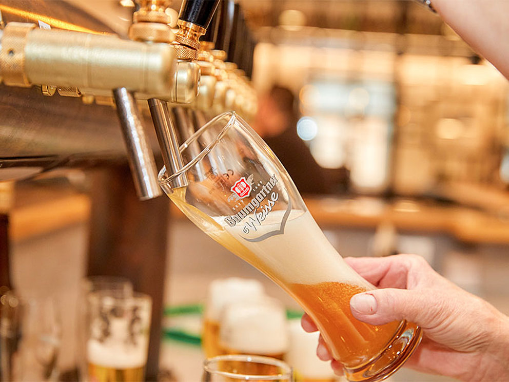 Bier wird gerade gezapft