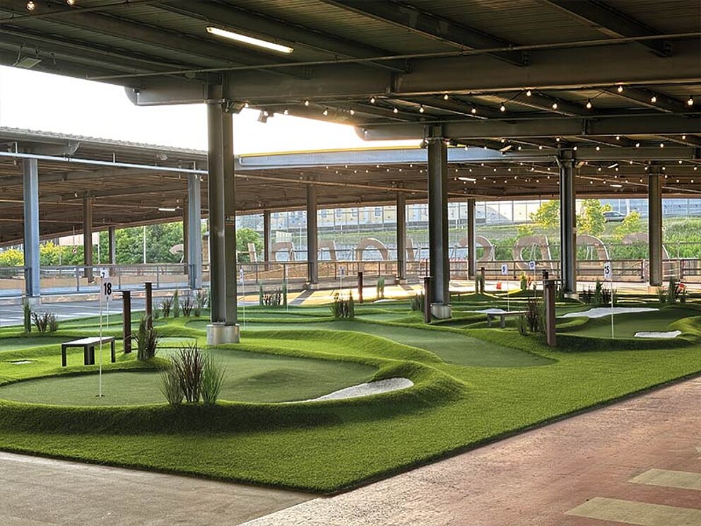 Minigolf-Anlage am Dach des ehemaligen Shoppingcenters UNO in Leonding