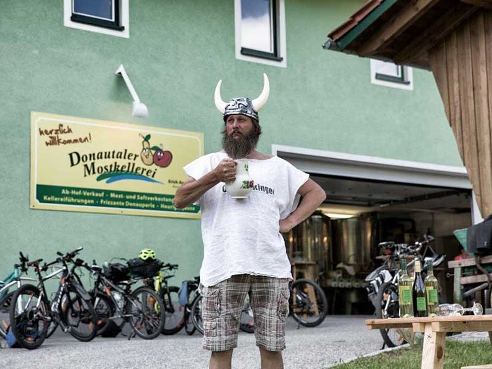 Donautaler Mostkellerei im Fischgasthof Aumüller mit Wikinger