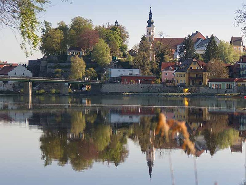 Blick über Innfluss auf Schärding