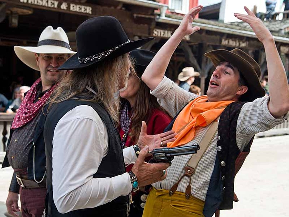 Inszenierter Überfall mit 3 Männern als Show in der Westernstadt Pullman City in Passau
