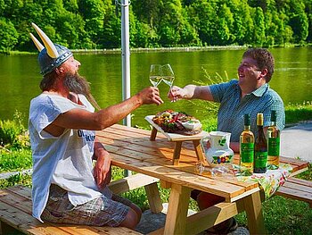 Jause mit Wikinger und Wirt im Fischgasthof Aumüller