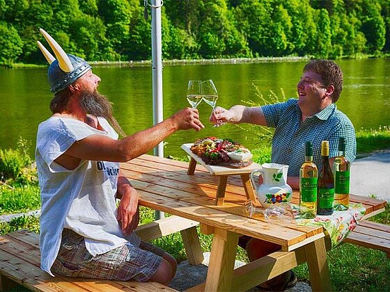 Jause mit Wikinger und Wirt im Fischgasthof Aumüller