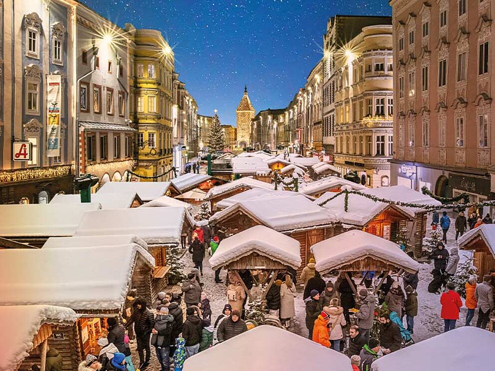 Blick auf den Weihnachtsmarkt in Wels