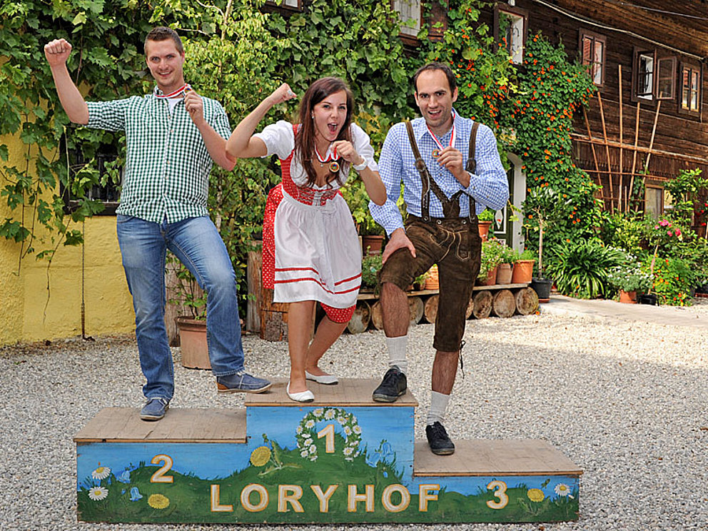 Siegerehrung mit Treppchen am Loryhof