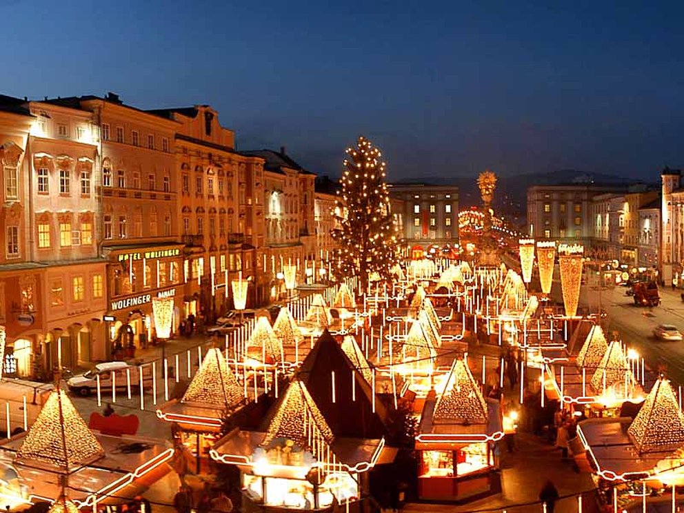 Der Christkindlmarkt am Linzer Hauptplatz