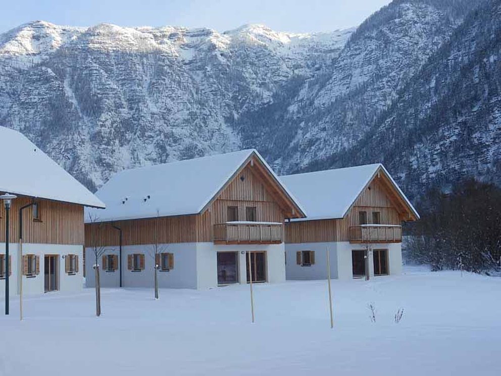 Ferienhäuser im verschneiten Salzkammergut