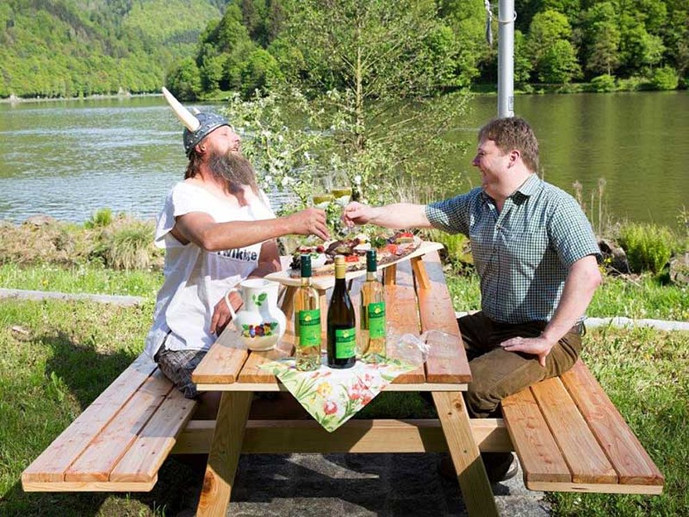 Jause mit Wikinger und Wirt im Fischgasthof Aumüller