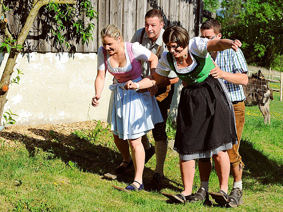 lustiges Fassdaubenlaufen am Loryhof