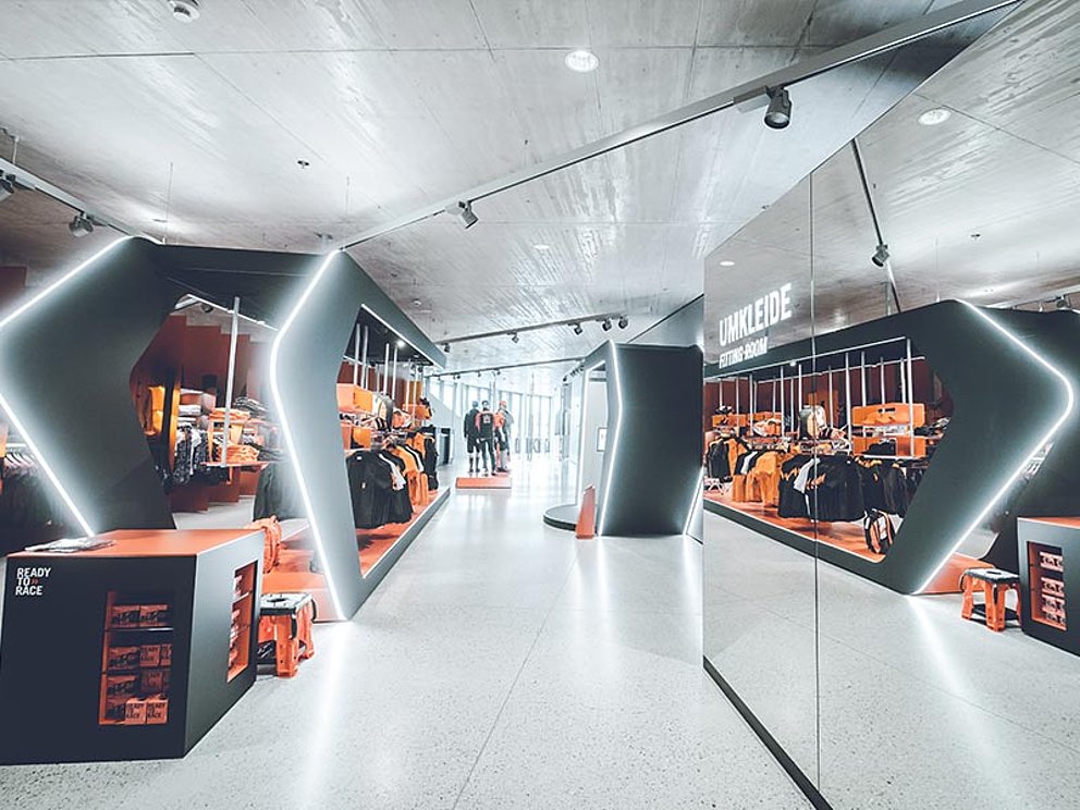 Shop in der KTM Motohall