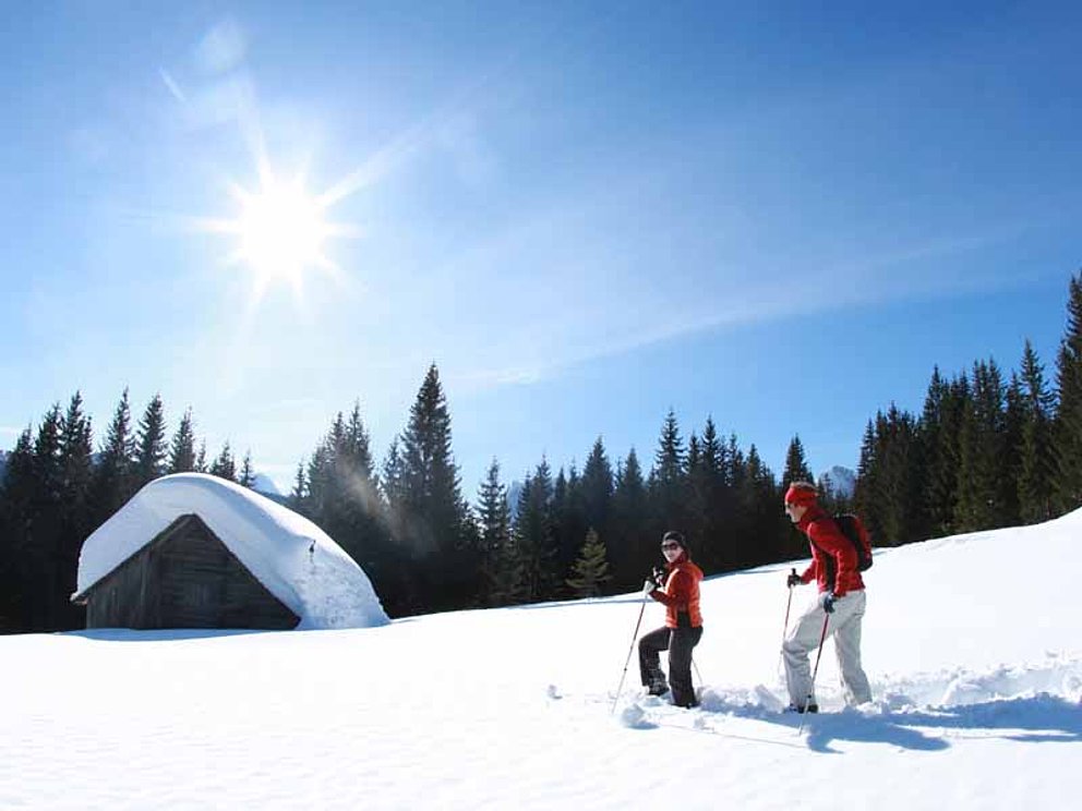 Winterzauber beim Schneeschuhwandern in der Skiregion Dachstein West im Salzkammergut