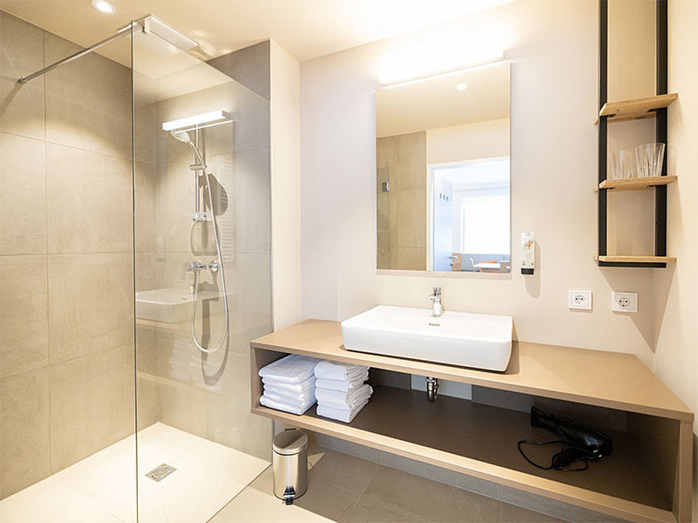 Modernes Design im Badezimmer vom Dormio Aparthotel