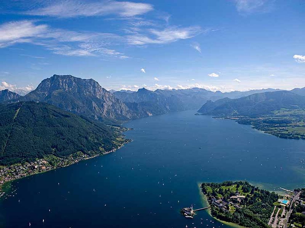 Flug übern Traunsee im Salzkammergut