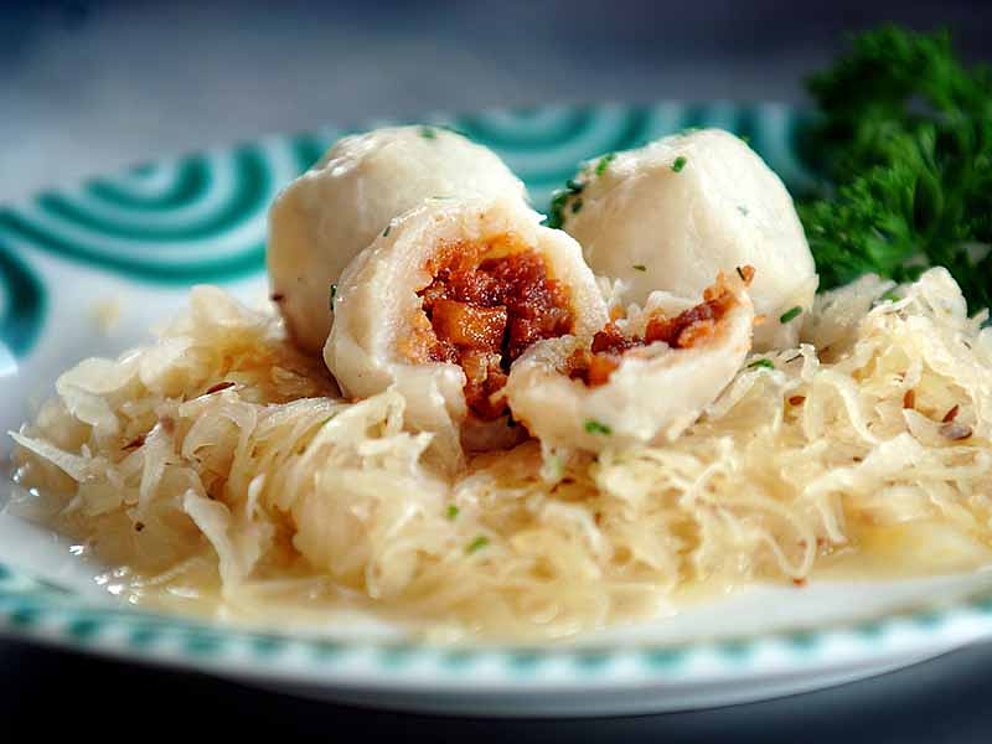 Grammelknödel mit Sauerkraut