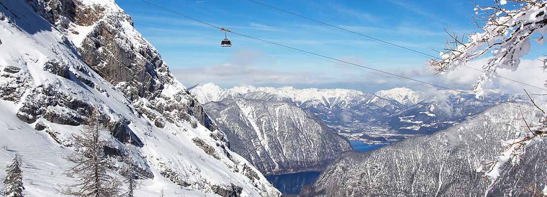 Berg-Panorama vom Dachstein Krippenstein mit Seilbahn